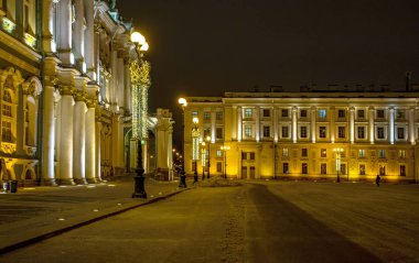 St. Petersburg 'un merkezinin New York için şenlikli dekorasyonu.