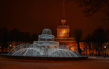 St. Petersburg 'un merkezinin New York için şenlikli dekorasyonu.