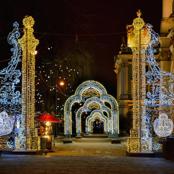 Εορταστική διακόσμηση του κέντρου της Αγίας Πετρούπολης για το Νέο Υ — Φωτογραφία Αρχείου