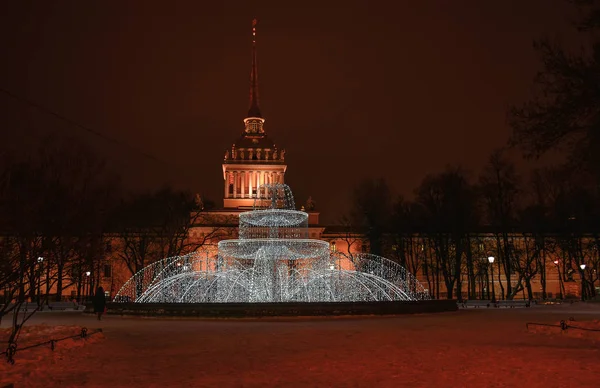 Décoration festive du centre de Saint-Pétersbourg pour la nouvelle année . — Photo