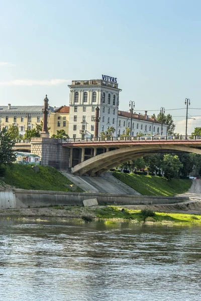 Кировский мост - это мост в центре города через запад — стоковое фото