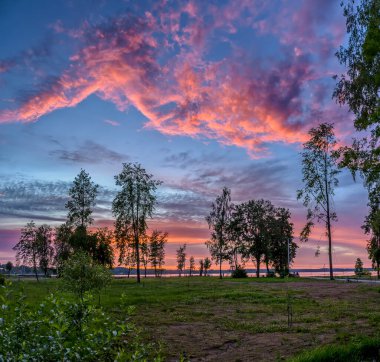 Temmuz 'da Valdai Gölü' nde güzel bir yaz günü.. 