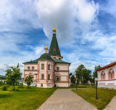 Başrahibin odasındaki ev kilisesi. Valdai Iversky Bogoroditsky Svyatoozersky Manastırı, Novgorod Bölgesi Valdai Gölü 'nün Selvitsky Adası' nda bulunan bir Ortodoks manastırıdır. Patrik Nikon 'un girişimiyle inşa edildi..
