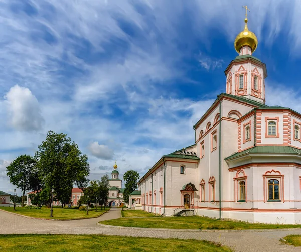 修道院長室の家庭教会 ヴァルダイ イヴェルスキー ボゴロディツキー スヴィヤトツェルスキー修道院はノヴゴロド地方のヴァルダイ湖のセルヴィツキー島にある正教会の修道院です ニコン総主教の主導で建設された — ストック写真