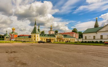 Varsayım Katedrali. Valdai Iversky Bogoroditsky Svyatoozersky Manastırı, Novgorod Bölgesi Valdai Gölü 'nün Selvitsky Adası' nda bulunan bir Ortodoks manastırıdır. Patrik Nikon 'un girişimiyle inşa edildi.. 