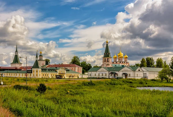 Katedra Wniebowzięcia Valdai Iversky Bogoroditsky Svyatoozersky Klasztor Jest Prawosławny Klasztor — Zdjęcie stockowe