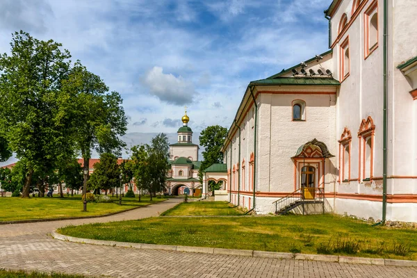 Epiphany Valdai Iversky Bogoroditsky Svyatoozersky修道院は ノヴゴロド地域のValdai湖のSelvitsky島にある正教会の修道院です — ストック写真