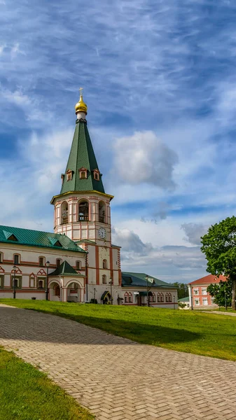 方丈房间里的家庭教堂瓦尔达伊Iversky Bogoroditsky Svyatoozersky修道院 Valdai Iversky Bogoroditsky Svyatoozersky Monastery 是诺夫哥罗德地区瓦尔达伊湖塞尔维茨基岛上的一座东正教修道院 — 图库照片