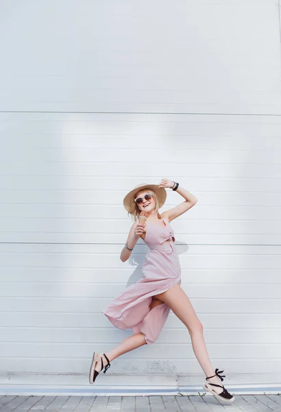 Beauty Woman Posing Street Outdoor Fashion Portrait — Stock Photo, Image