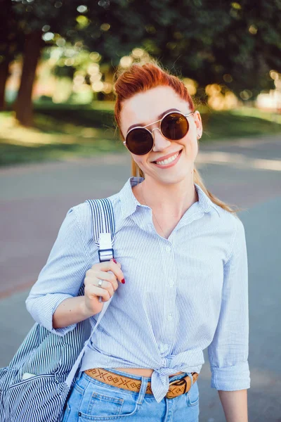 Young Beautiful Girl Posing Street Dress Backpack — Stock Photo, Image