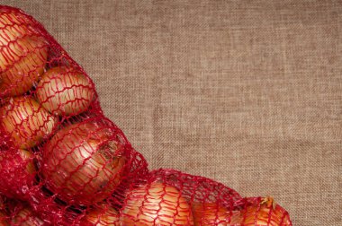 Kırmızı soğan ambalaj kumaş üzerine mesh