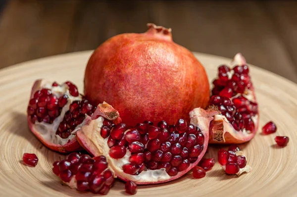 Open Pomegranate Flat Plate Wooden Table — Stock Photo, Image
