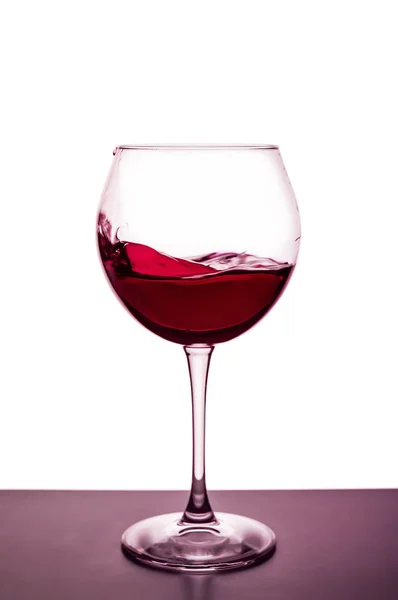 kırmızı şarap kadehinin - natürmort içecekler konulu sıçraması