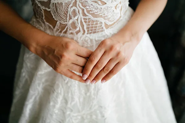 Manhã Noiva Quando Ela Usa Vestido Bonito — Fotografia de Stock