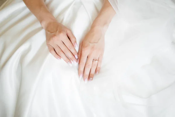 Mattina Della Sposa Quando Indossa Bel Vestito — Foto Stock