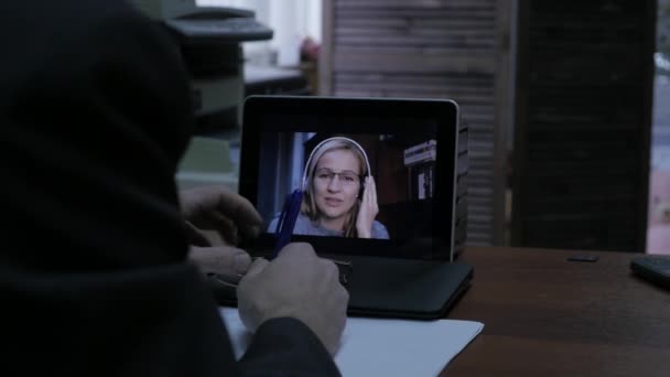 Mulher Videoconferência Com Tutor Laptop Casa Conceito Educação Distância Educação — Vídeo de Stock