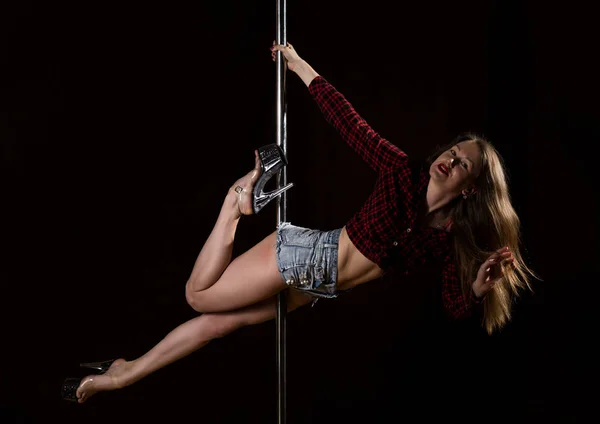 Beautiful go-go dancer in denim shorts and checkered shirt in night club. Pole Dance pin-up girl — Stock Photo, Image