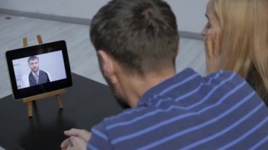 iki aile doktoru ile görüntülü sohbet sahip. on-line danışmalar