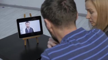 iki aile doktoru ile görüntülü sohbet sahip. on-line danışmalar