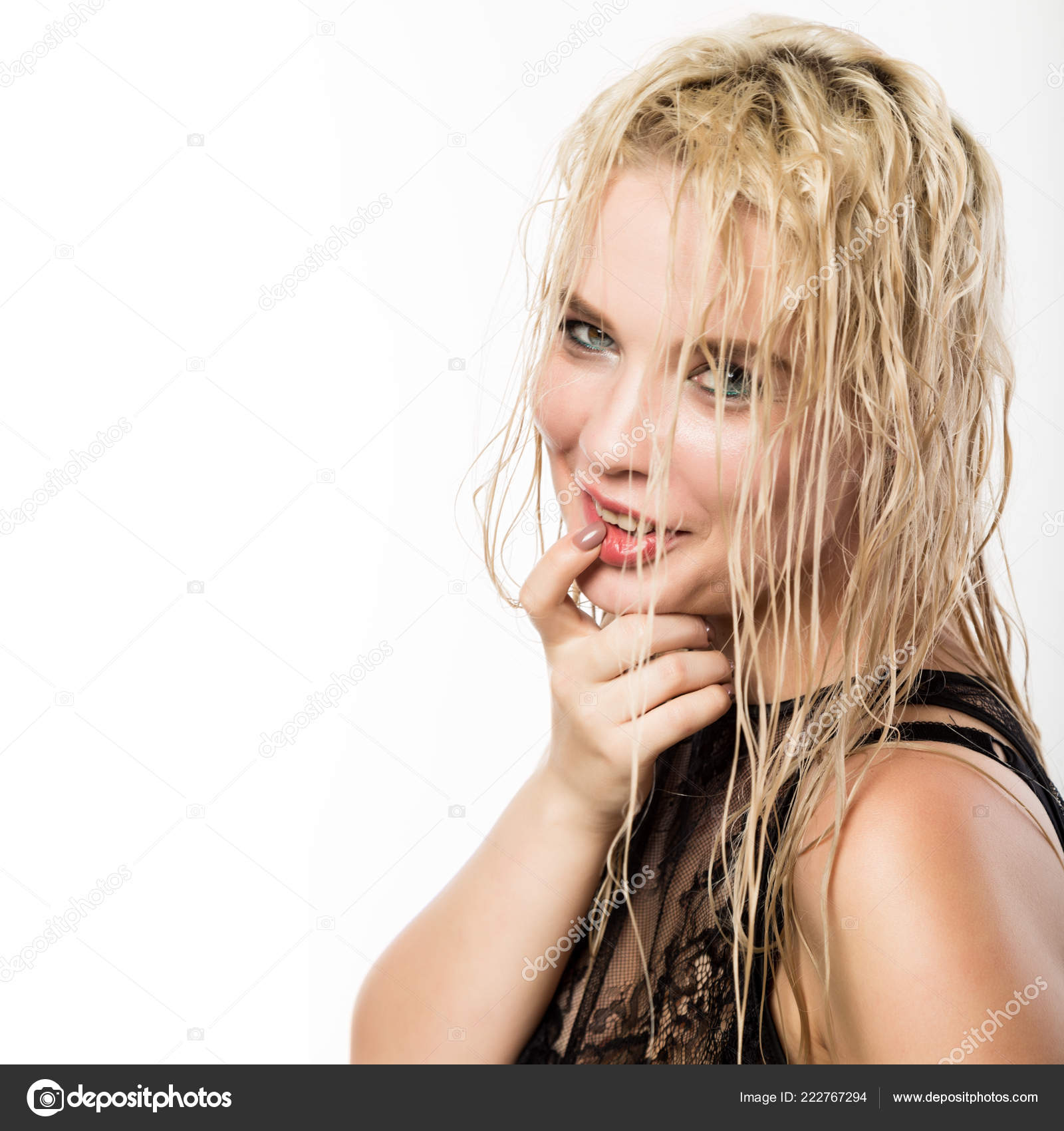 Glamor Beautiful Blonde Girl With Wet Hair And Skin Bright Makeup