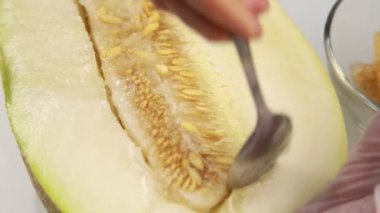 kesme kavun ve çekirdek çıkarma