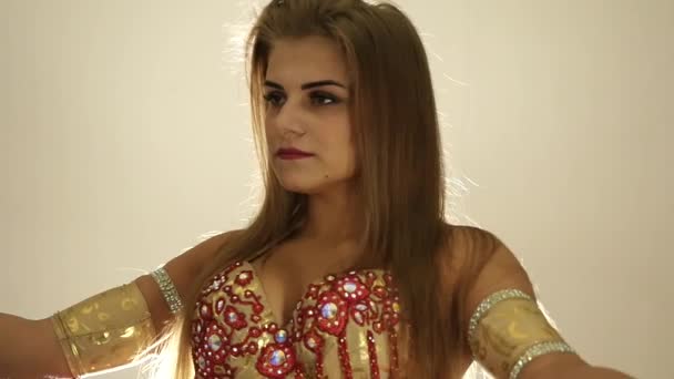 Mooie Vrouw Oosterse Beha Buikdans Dansen Arabische Oriëntaalse Dans — Stockvideo