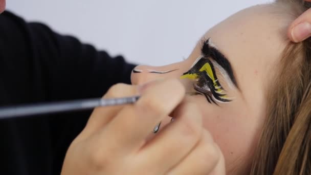 Makeup Artist Doing Professional Comic Pop Art Make Funny Cartoon — Stock Video