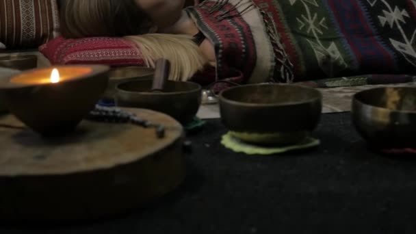 Meditation with Tibetan singing bowls. slow motion — Stock Video