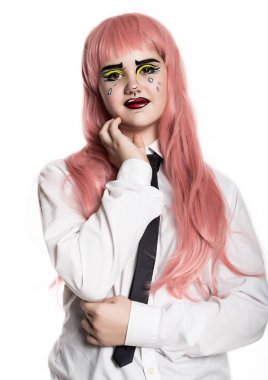 Genç kadın profesyonel komik pop sanat makyajlı. Komik karikatür veya çizgi roman makyaj