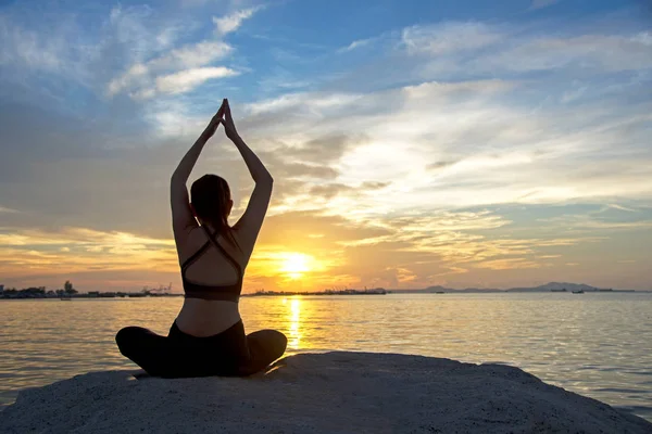 Bonne Santé Méditation Yoga Mode Vie Femme Silhouette Sur Mer — Photo