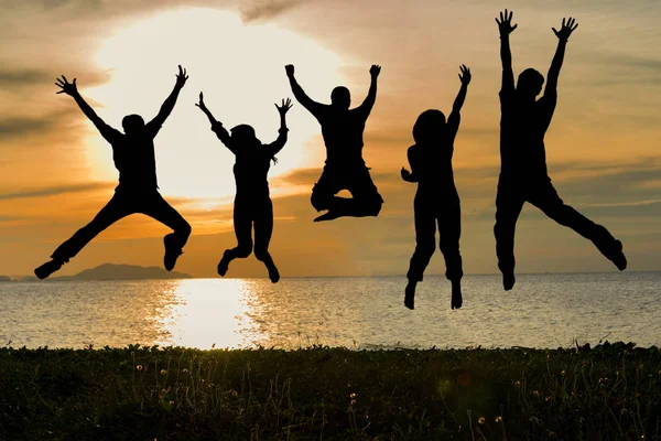 Silhouette Friends Teamwork Jumping Beach Sunset Time Success Business Lifestyle — Stock Photo, Image