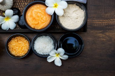Thai Spa Masaj sıkıştırma topları, bitkisel topu ve tedavi spa, rahatla ve çiçek, Tayland ile sağlıklı bakım. Sağlıklı kavramı.