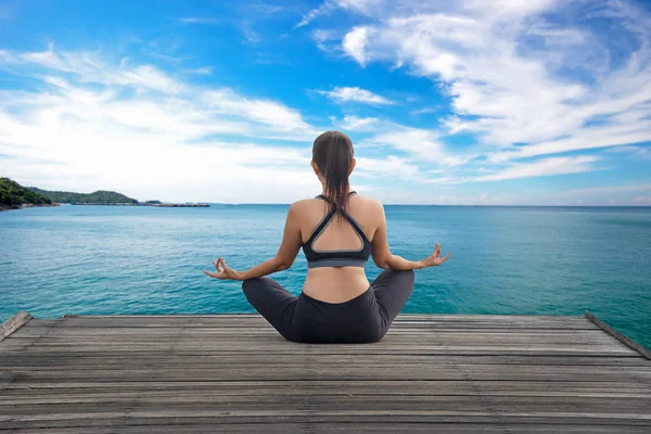 Gesunde Lebensweise Der Frau Ausgewogene Yoga Üben Meditation Und Energie — Stockfoto