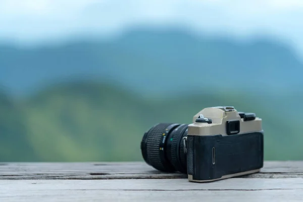 Vintage Oude Camera Houten Tafel Bergen Stad Landschap Met Winter — Stockfoto