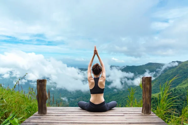 Mode Vie Sain Femme Équilibrée Pratiquer Yoga Méditer Zen Énergie — Photo