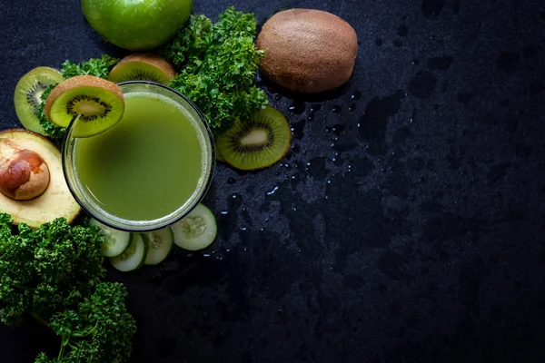 Smoothie Jugo Saludable Vegetales Verdes Orgánicos Frescos Para Desintoxicación Dieta — Foto de Stock