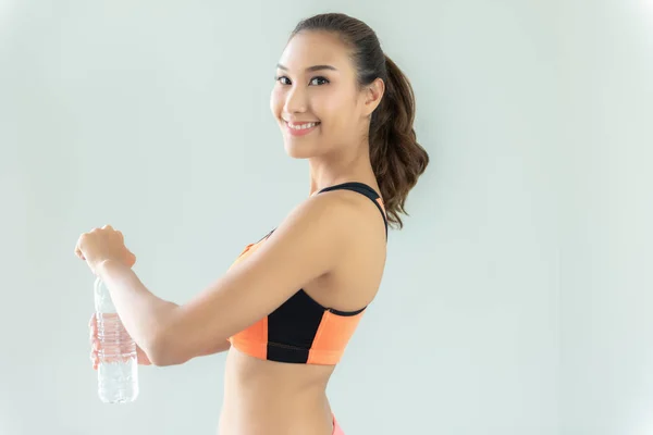 Mulher Asiática Atlética Saudável Está Bebendo Água Pura Garrafa Refrescando — Fotografia de Stock