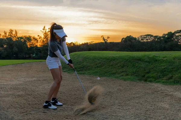 Healthy Sport Asian Sporty Woman Golfer Player Sand Trap Chips — Stock Photo, Image