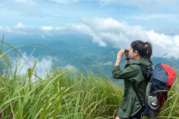 Dürbün Dağ Üzerinde Duran Bak Uzun Yürüyüşe Çıkan Kimse Asya — Stok fotoğraf