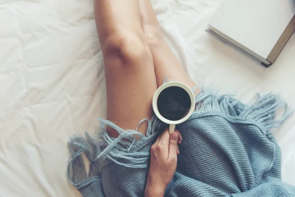 Close Legs Women White Bed Women Reading Book Drinking Coffee — Stock Photo, Image
