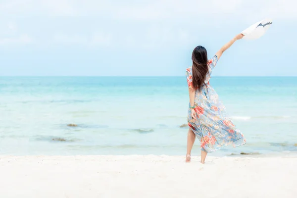 Vacaciones Verano Mujer Estilo Vida Con Viajes Verano Moda Pie —  Fotos de Stock