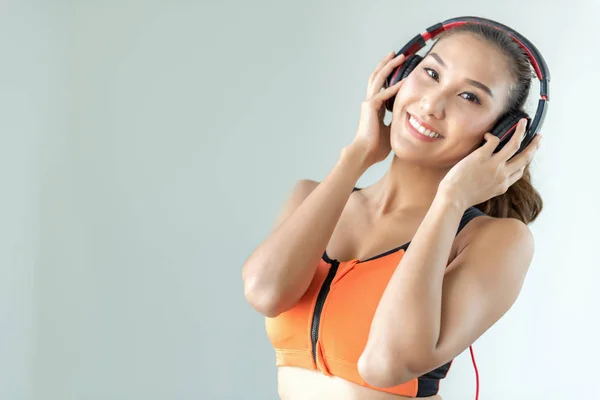 Asian Women Runner Słuchania Muzyki Poczucie Wolności Szczęśliwy Ciesząc Styl — Zdjęcie stockowe