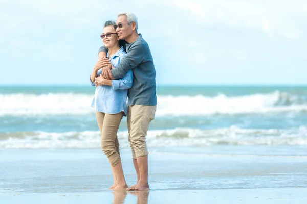 Asian Lifestyle Senior Couple Hug Beach Happy Love Romantic Relax — Stock Photo, Image