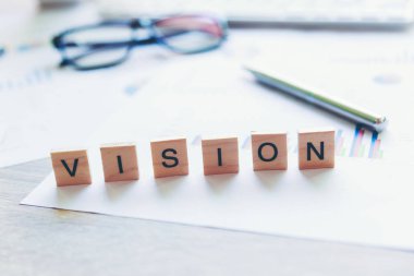 Ahşap küpler ile bulmaca toplanan iş Vizyon kavramları Kelimeler, odak seçin. İş Kavramı