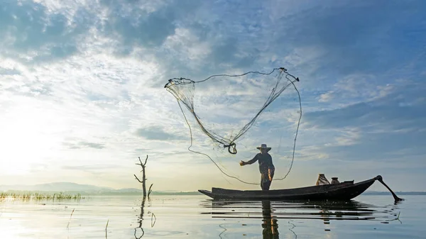 Reflexión Acción Del Pescador Cuando Red Pesca Con Árbol Seco — Foto de Stock