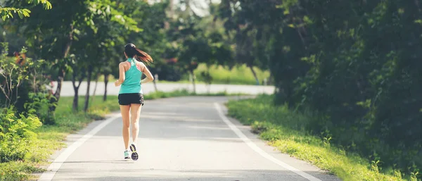 Gesunde Frau Joggt Und Trainiert Freien Asiatische Läufer Trainieren Fitnessstudio — Stockfoto