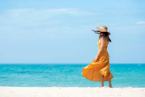 Wakacje Styl Życia Kobieta Relaks Chill Tle Plaży Azja Szczęśliwy — Zdjęcie stockowe