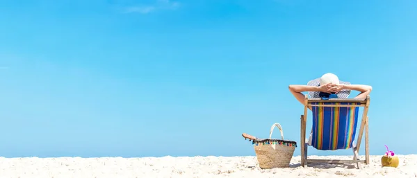 Lifestyle Jeune Femme Détendre Sur Plage Été Asie Tourisme Gens — Photo