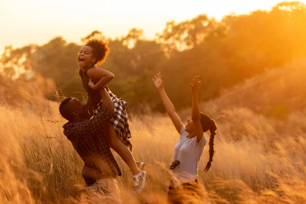 Happy African Family Father Mother Child Daughter Travel Running Meadow — Stock Photo, Image