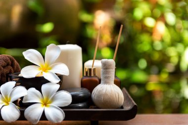 Tayland Spa 'sı. Sağlıklı yaşam ve rahatlama için masaj spa tedavisi aroması. Vücut tedavisi için Spa Plumeria çiçeği. Yaşam Tarzı Sağlıklı Kavram